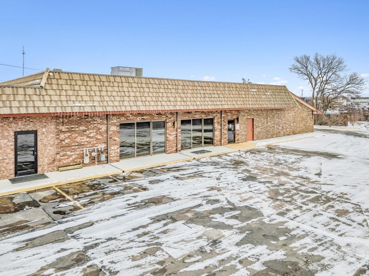Eleven Boutique Hotel Llc Emporia Exterior photo